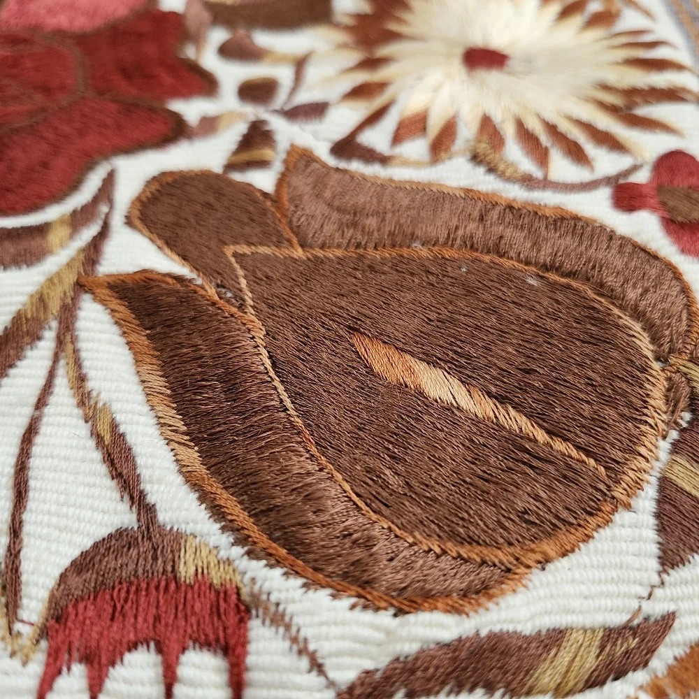 Floral Patterned Table Runner - Picture 9 of 10